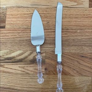 Clear cake cutter and spatula